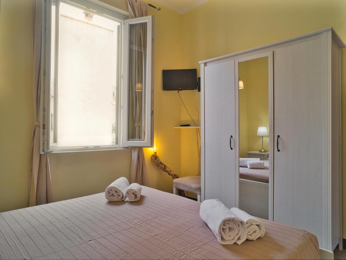 2 Passi Dal Mare Hotel Finale Ligure Buitenkant foto